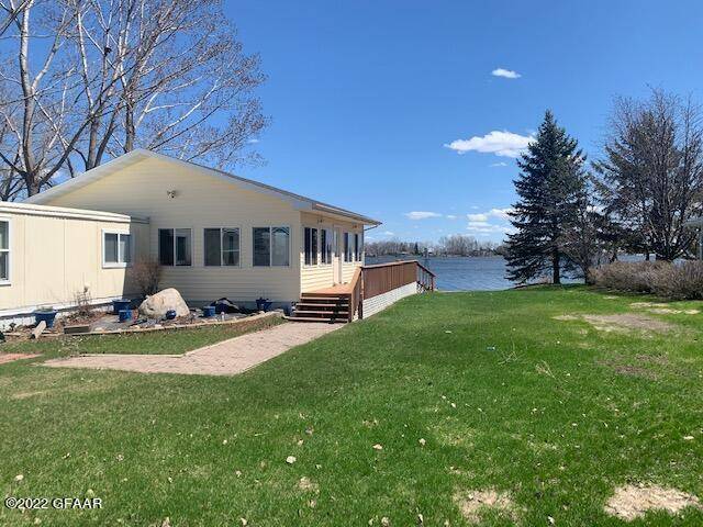 Finley, ND 58230,7084 SHORE DR N