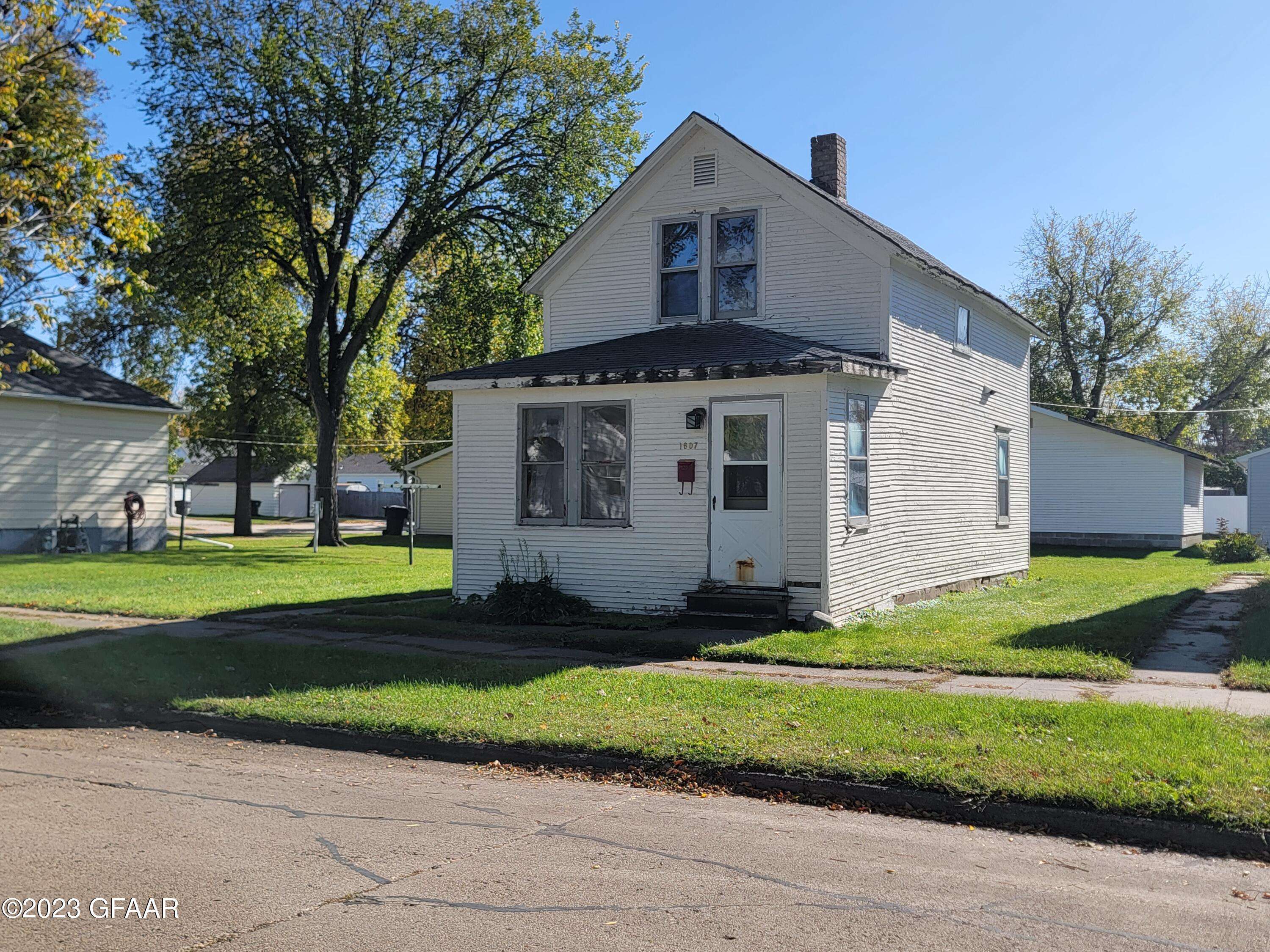 Grand Forks, ND 58203,1607 8TH AVE N