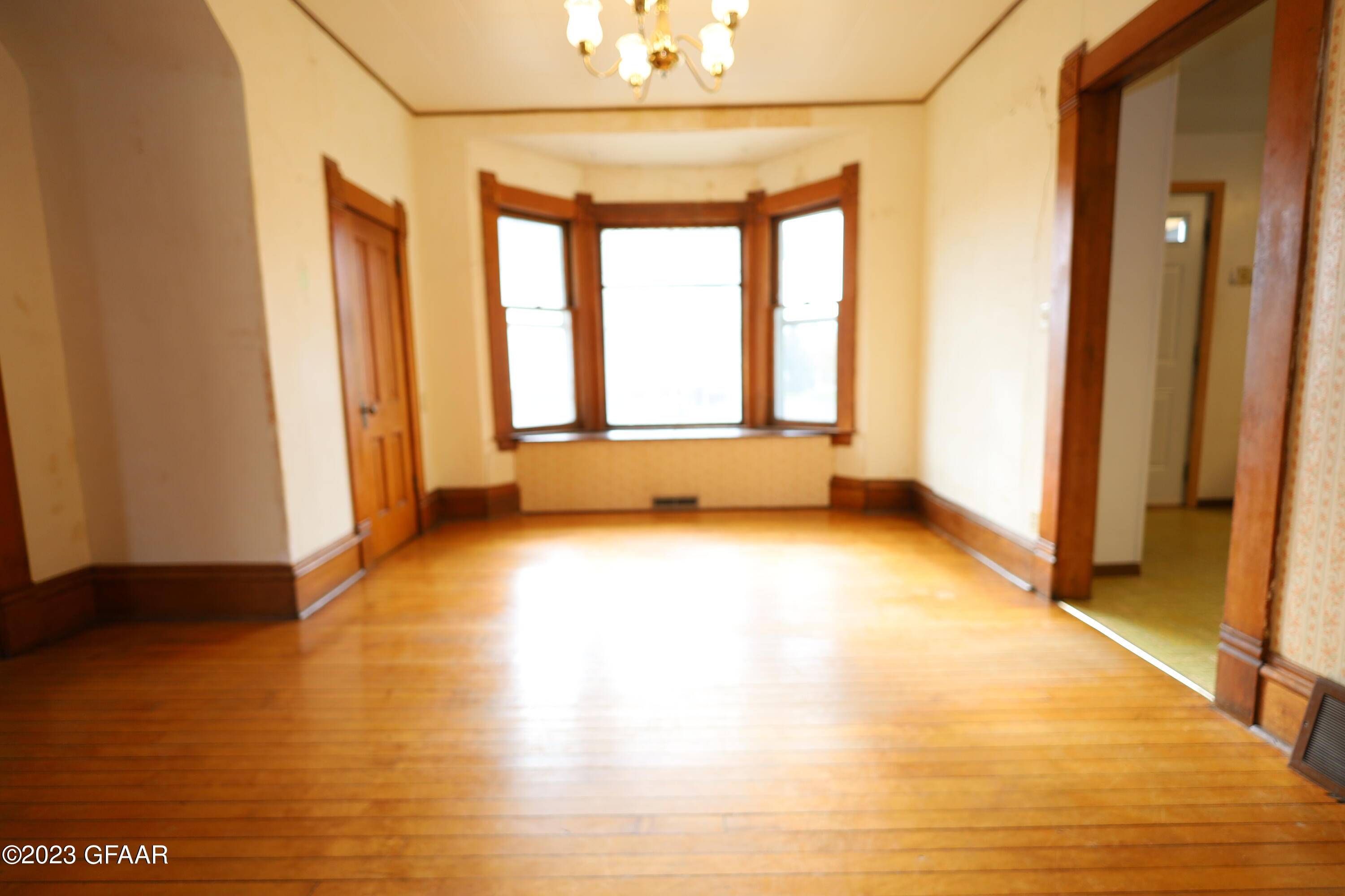 Larimore, ND 58251,412 BOOTH AVE