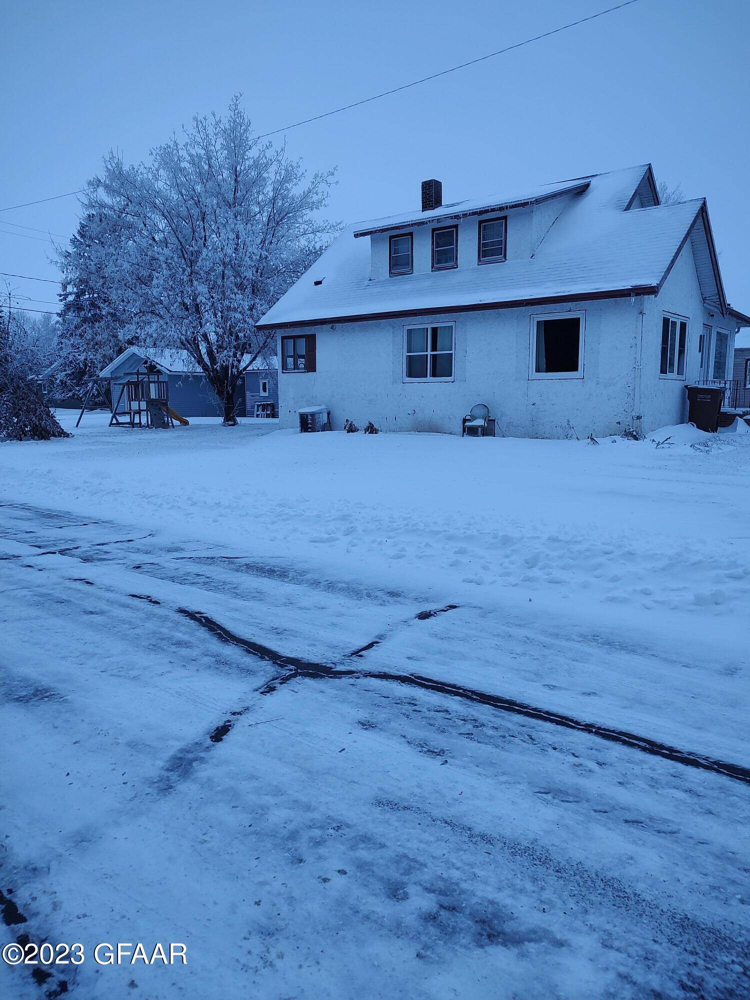 Drayton, ND 58225,210 S 3RD ST