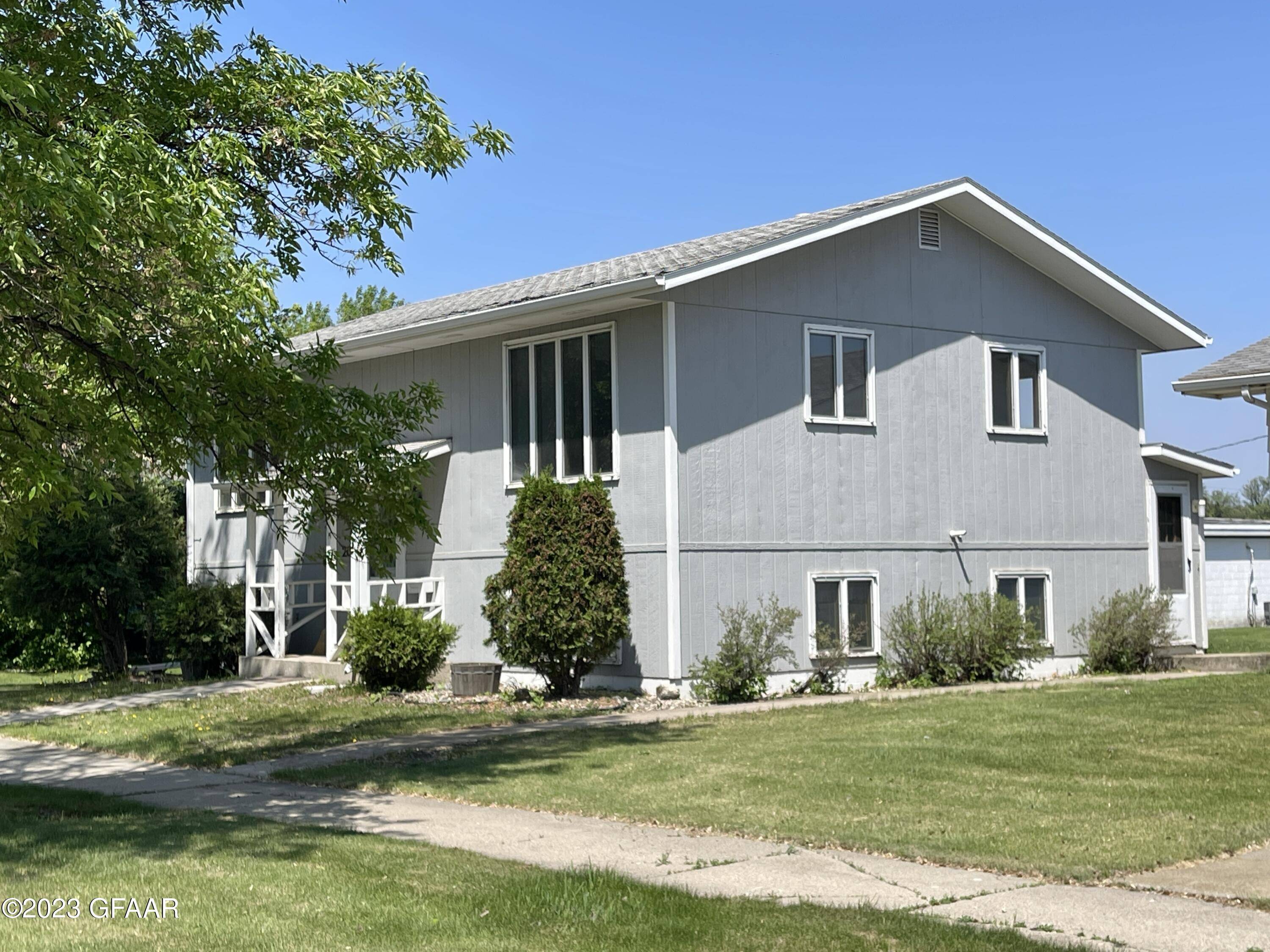 Cavalier, ND 58220,206 MOUNTAIN ST W