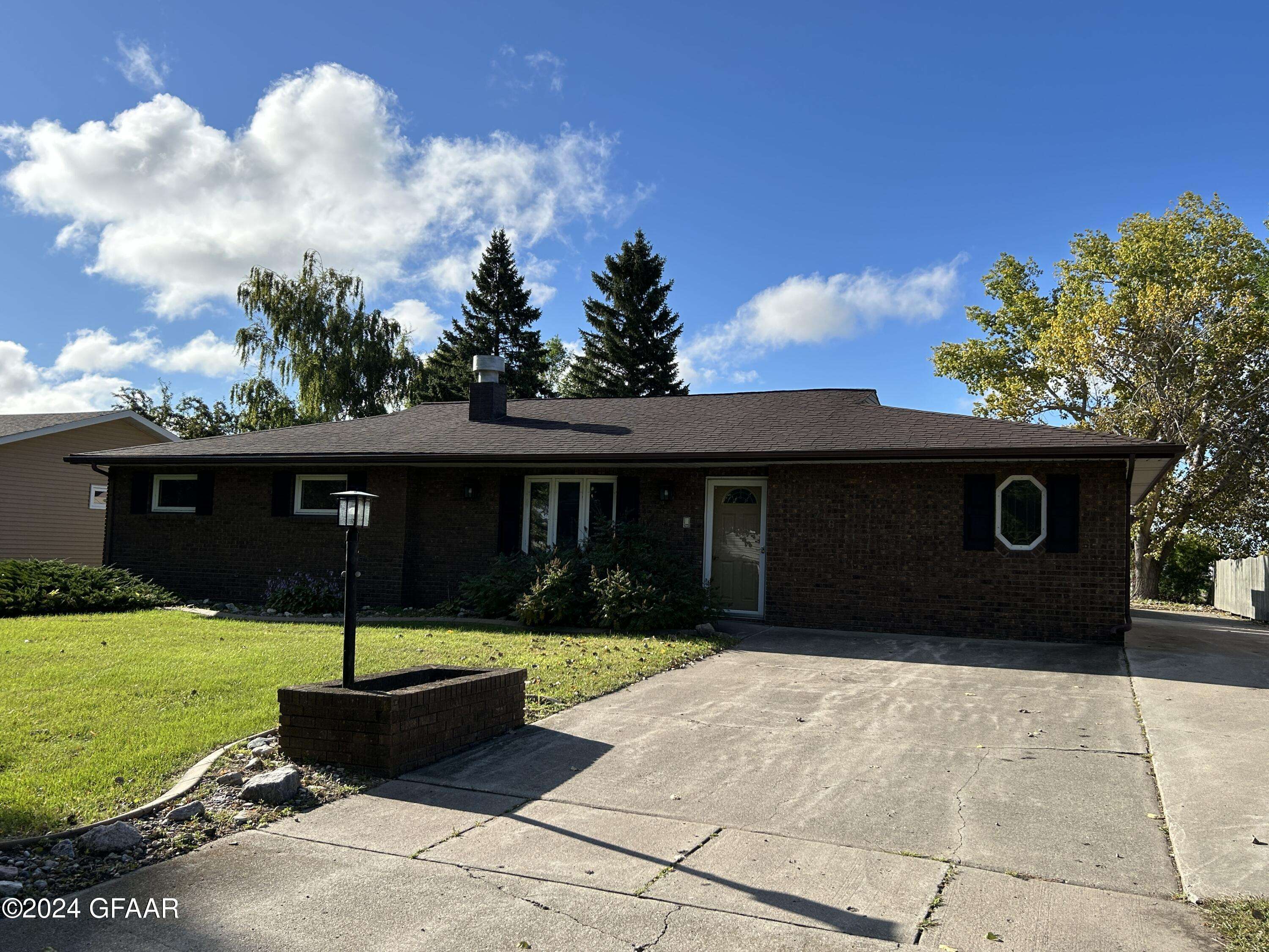 Grafton, ND 58237,728 E 10TH ST