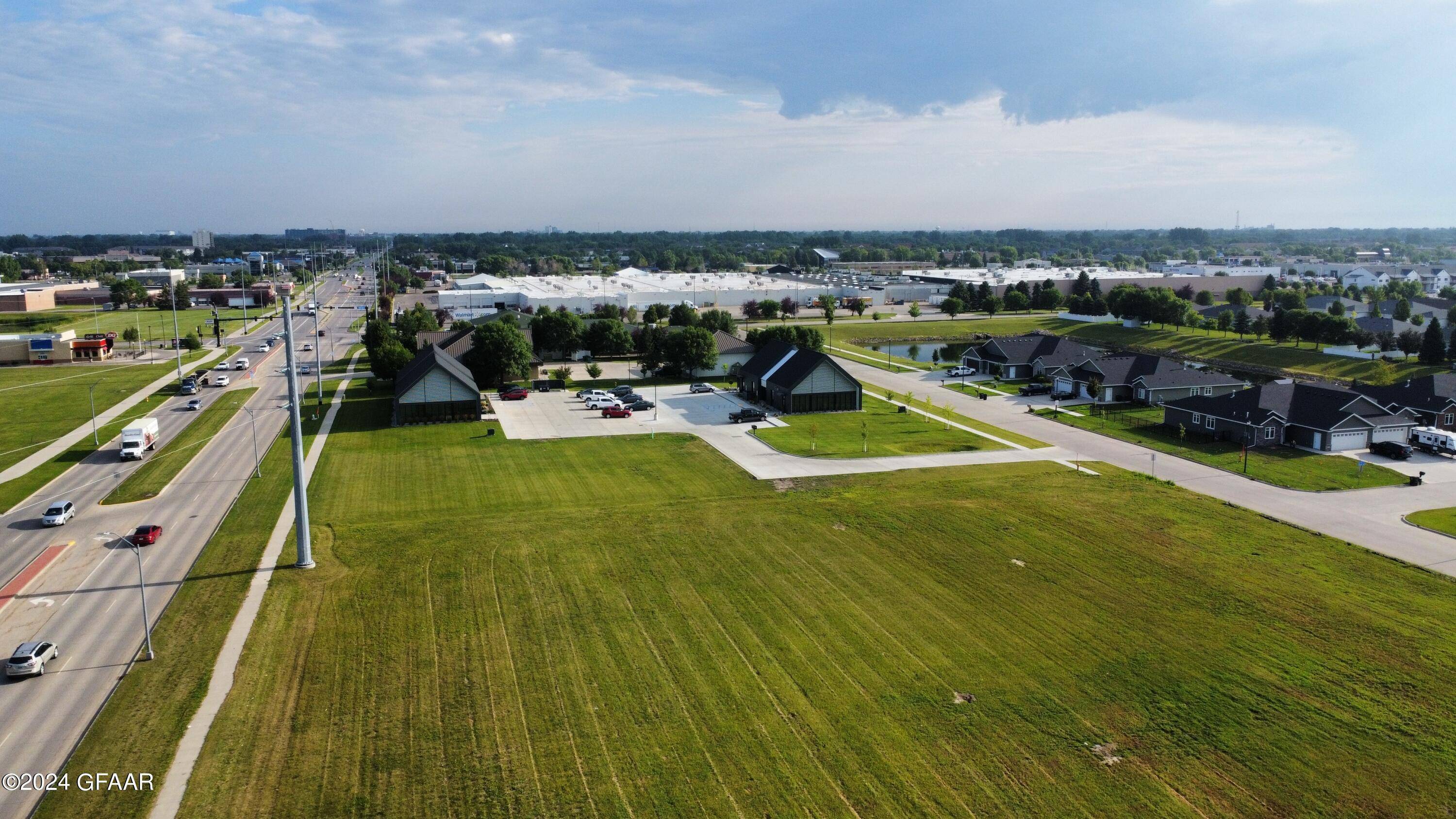 Grand Forks, ND 58201,3751 COLUMBIA ROAD S RD