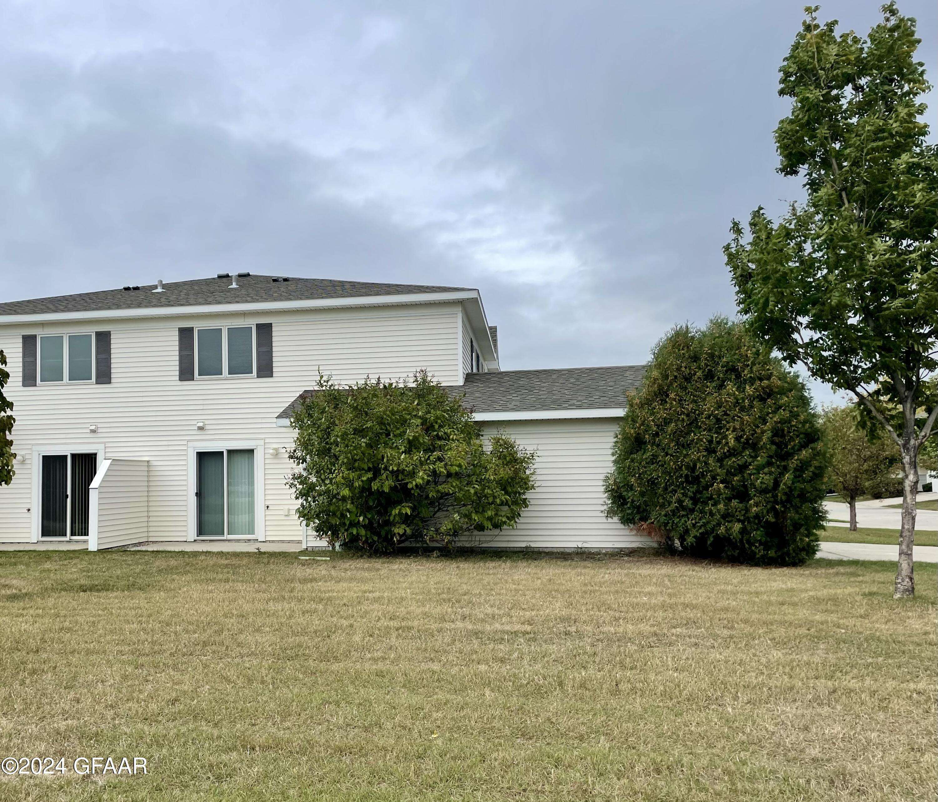 Grand Forks, ND 58201,3901 MEADOW BROOK CT