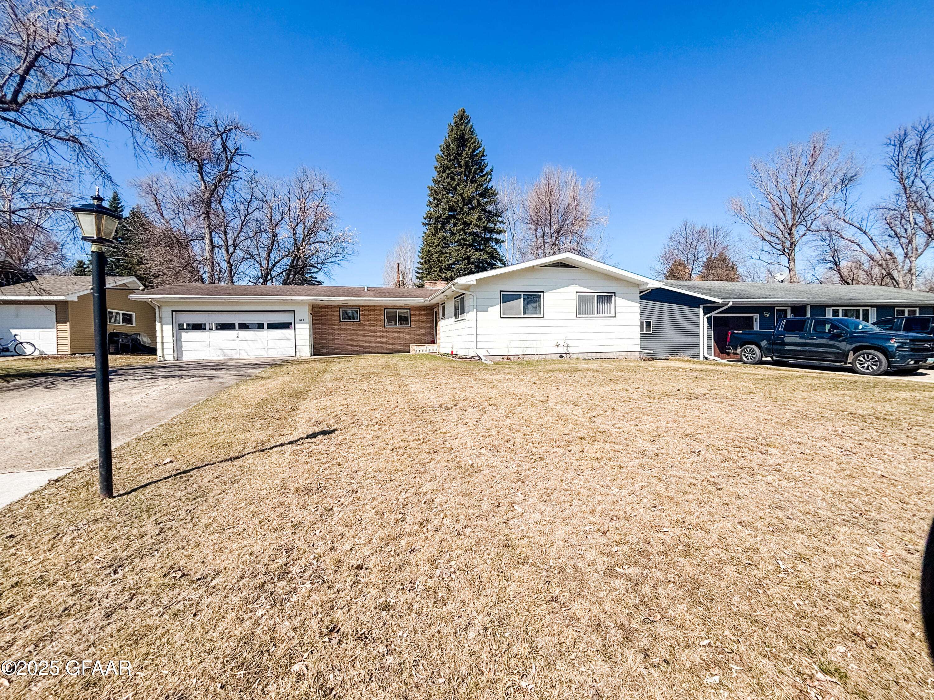 Larimore, ND 58251,814 TERRY AVE