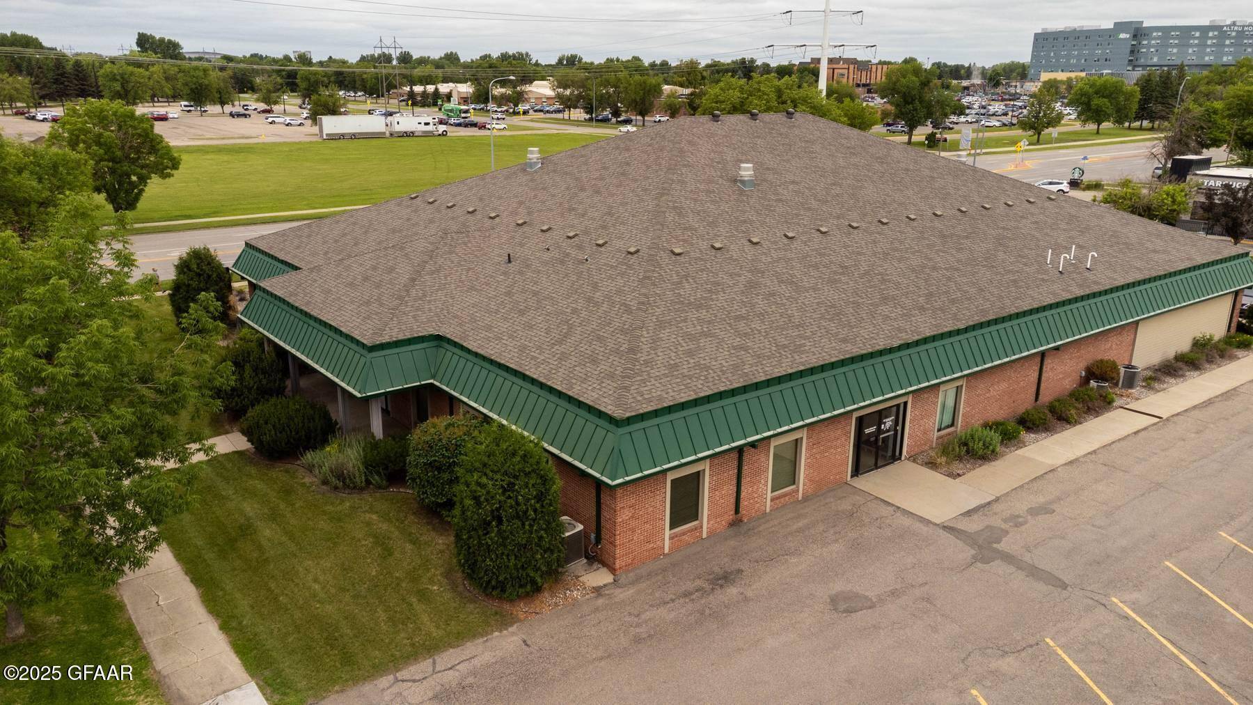 Grand Forks, ND 58201,1425 COLUMBIA RD S