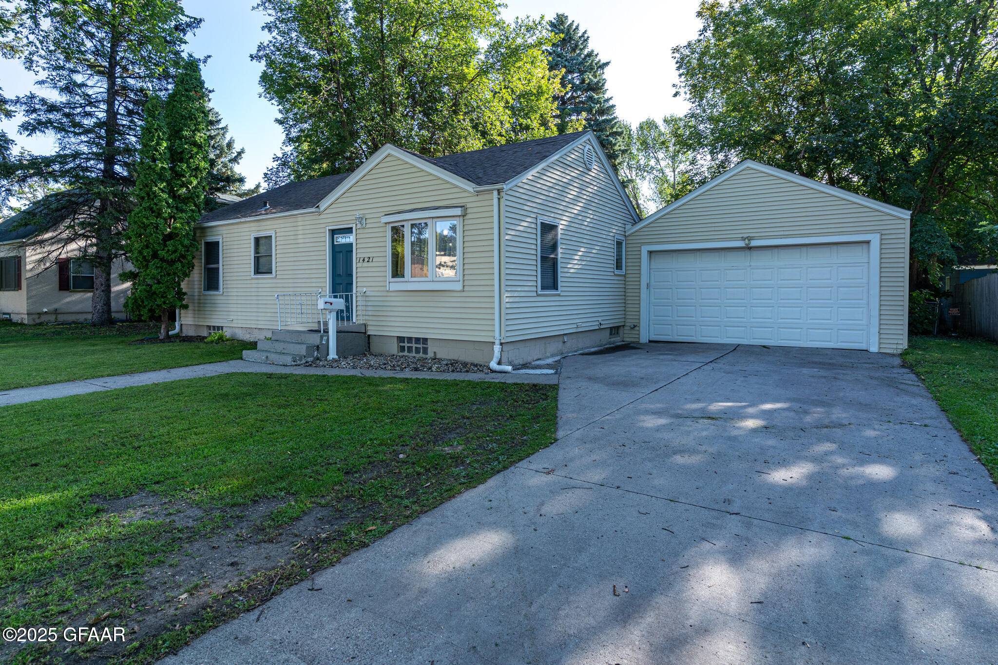 Grand Forks, ND 58201,1421 OAK ST