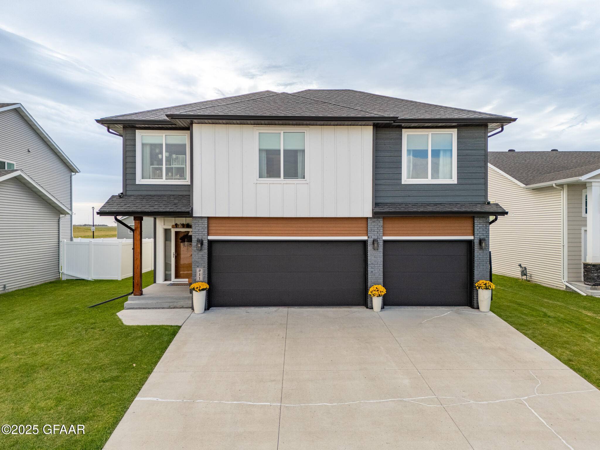 Grand Forks, ND 58201,911 58TH AVE S