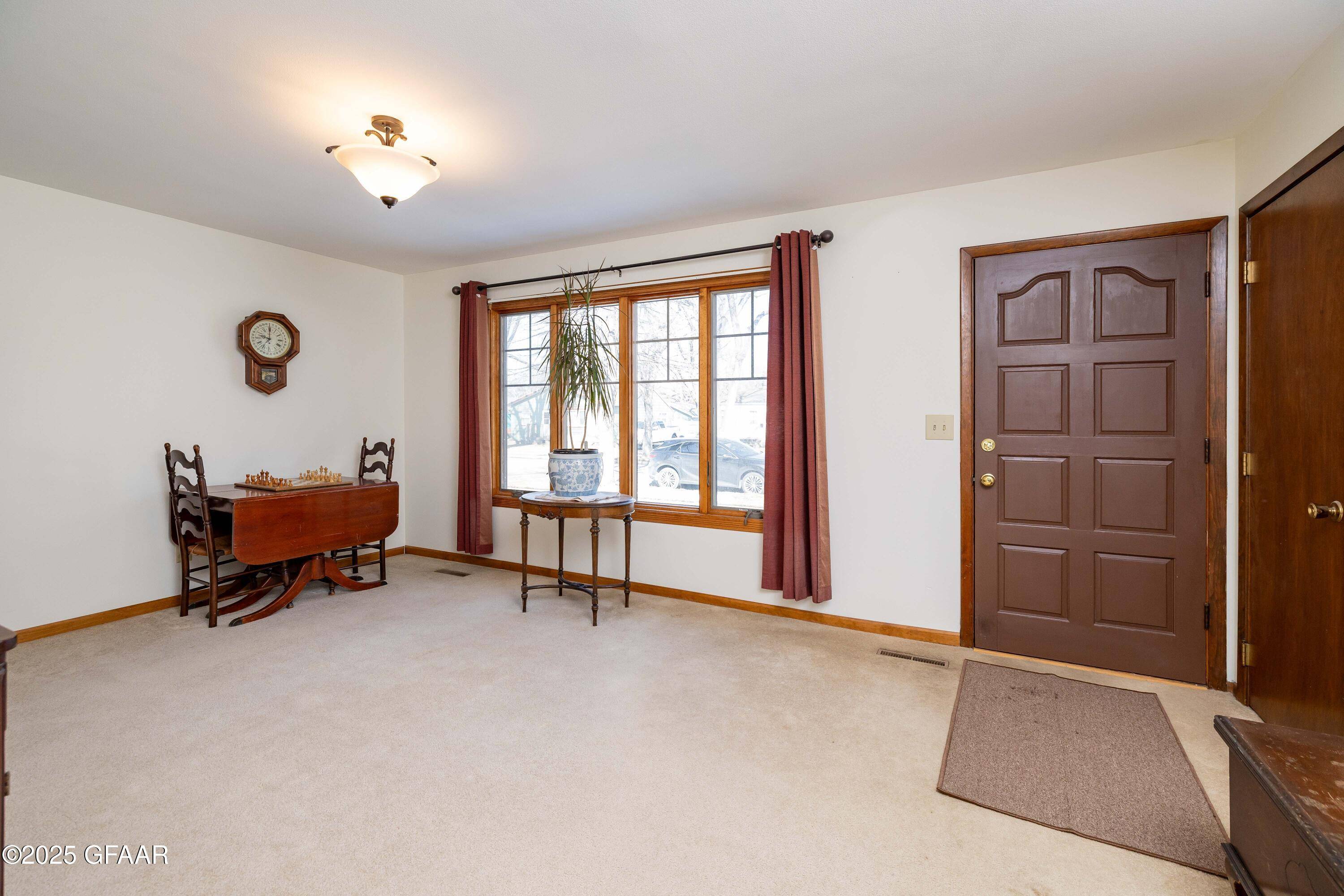 Grand Forks, ND 58203,1705 8TH AVE N