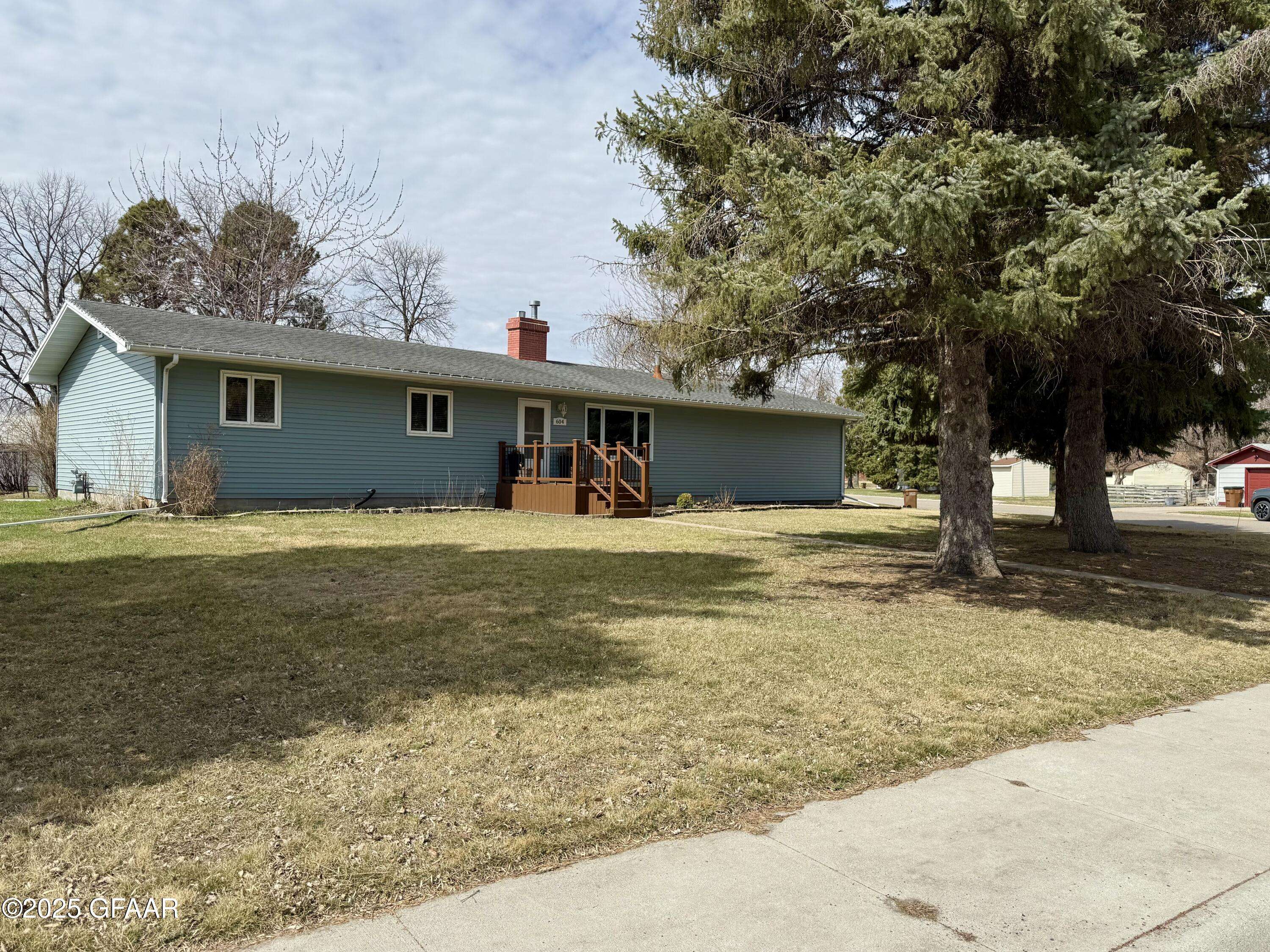 East Grand Forks, MN 56721,604 6TH AVE SE