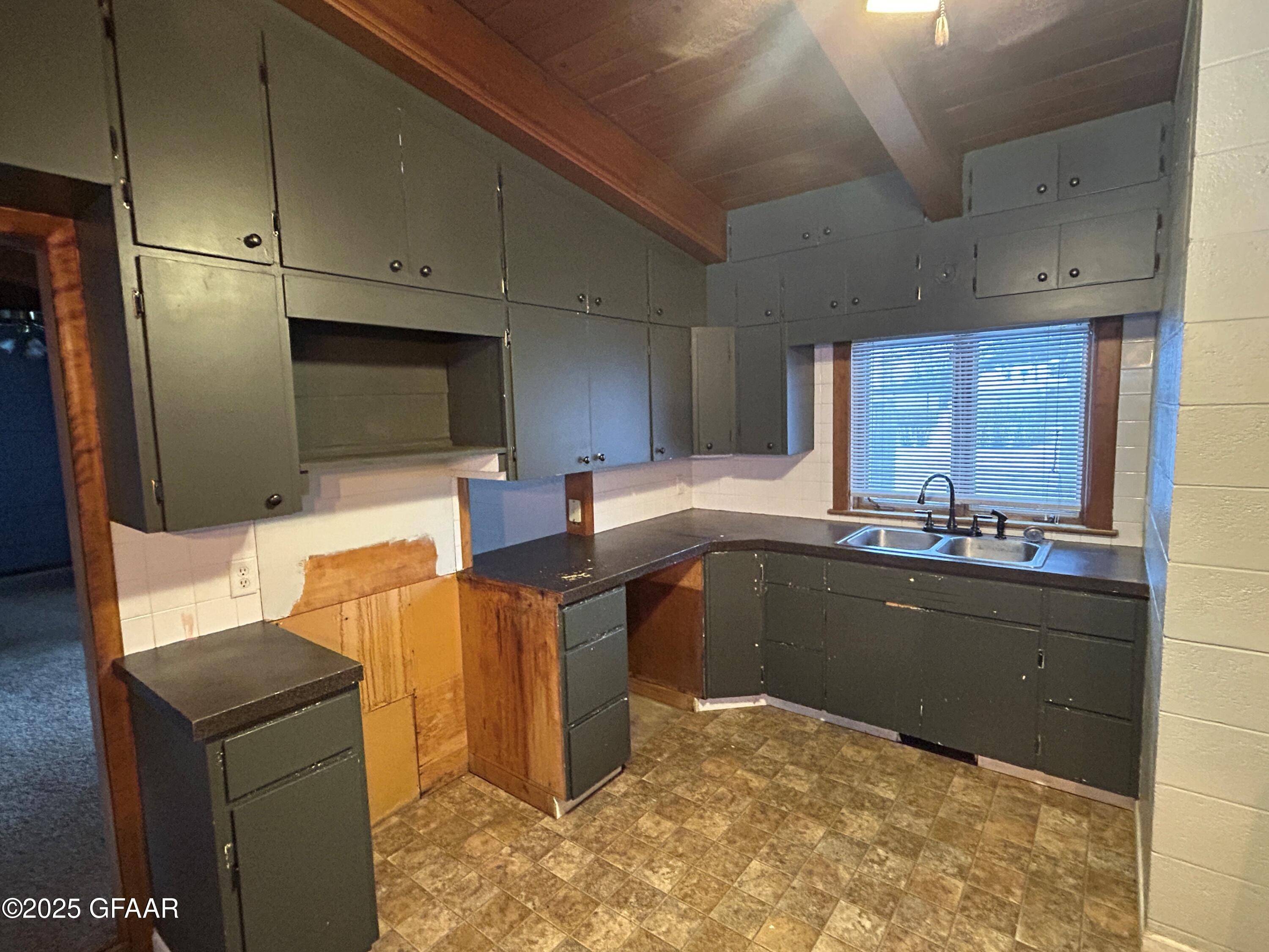 Grafton, ND 58237,424 CHERRY ST