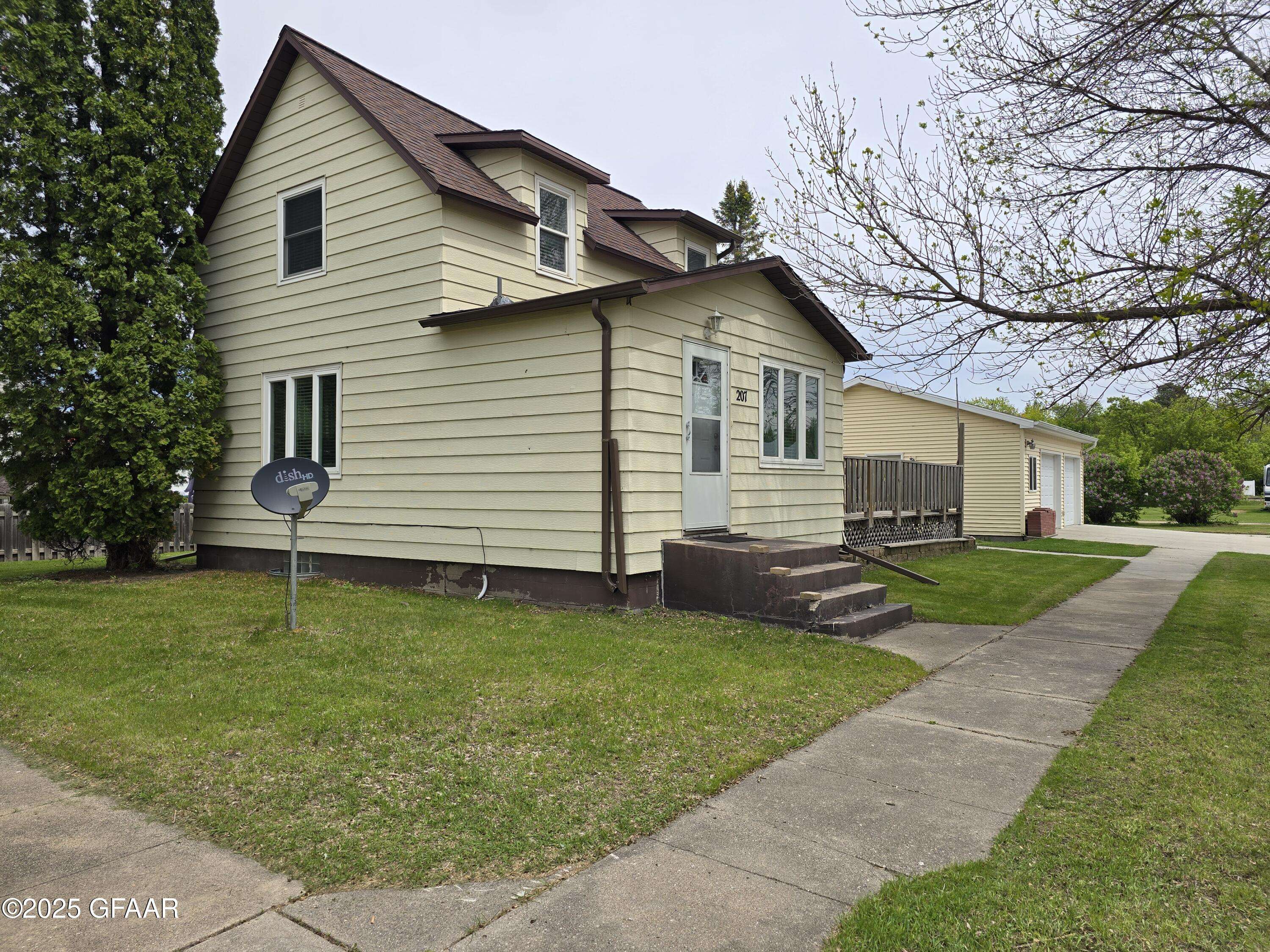 Drayton, ND 58225,207 WEST MELBOURN AVENUE AVE