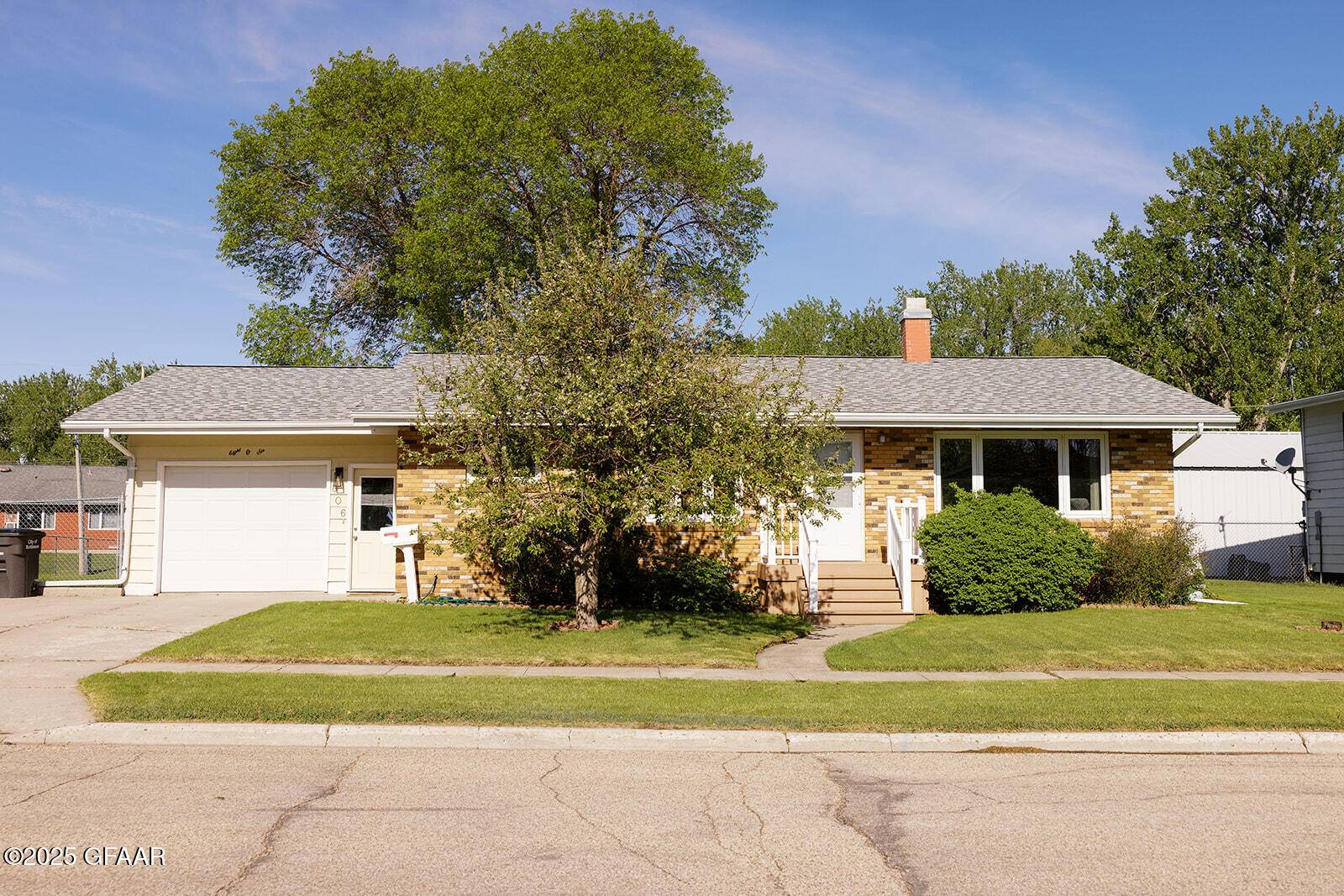 Bottineau, ND 58318,806 EAST ST