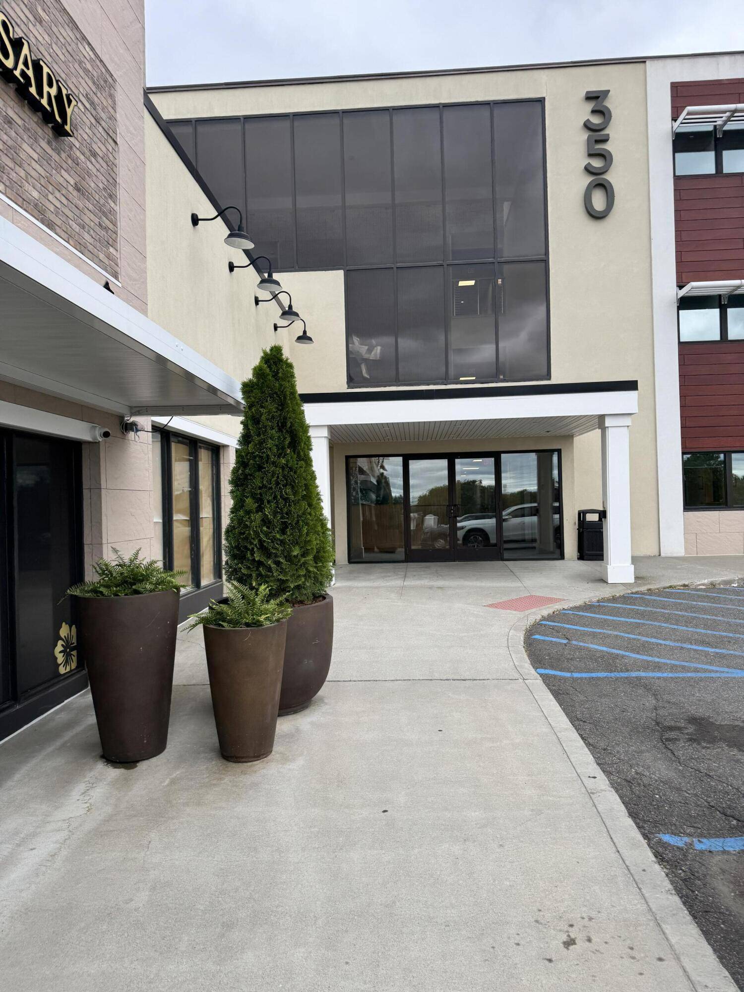 Albany, NY 12204,359 Northern BLVD