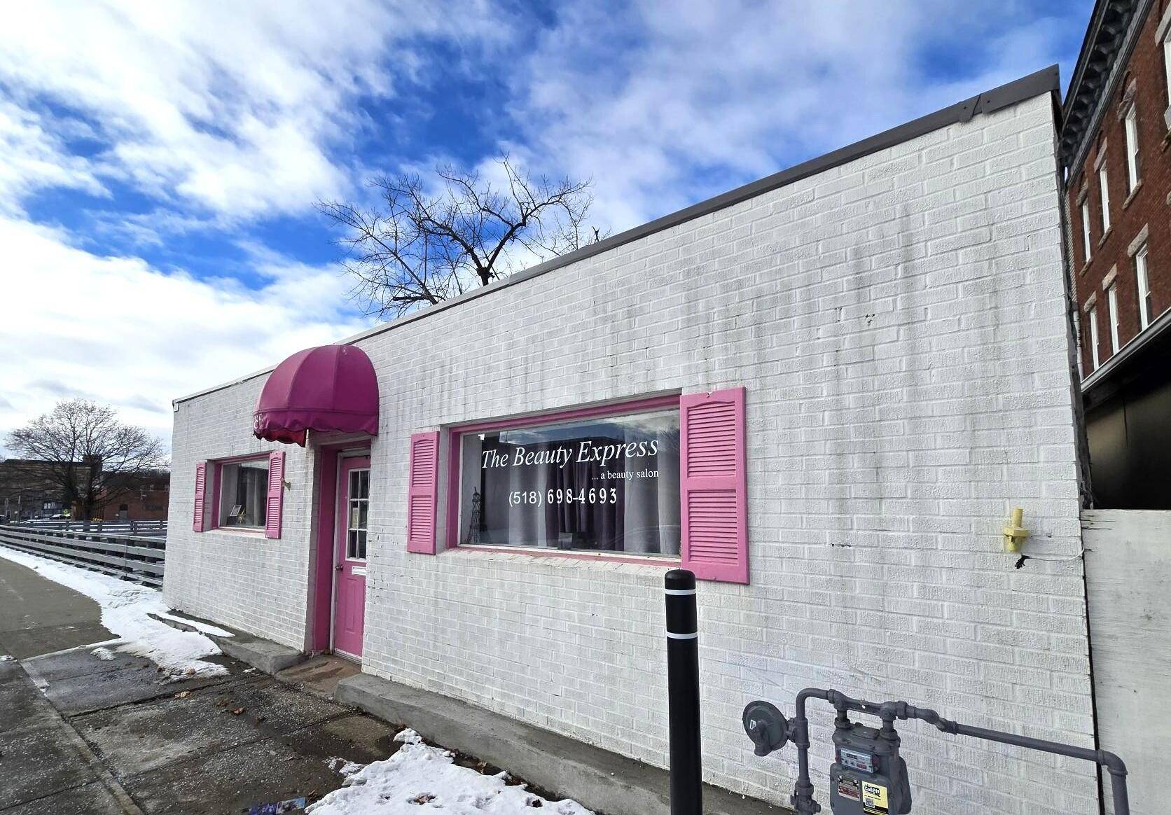 Mechanicville, NY 12118,85 N Main ST