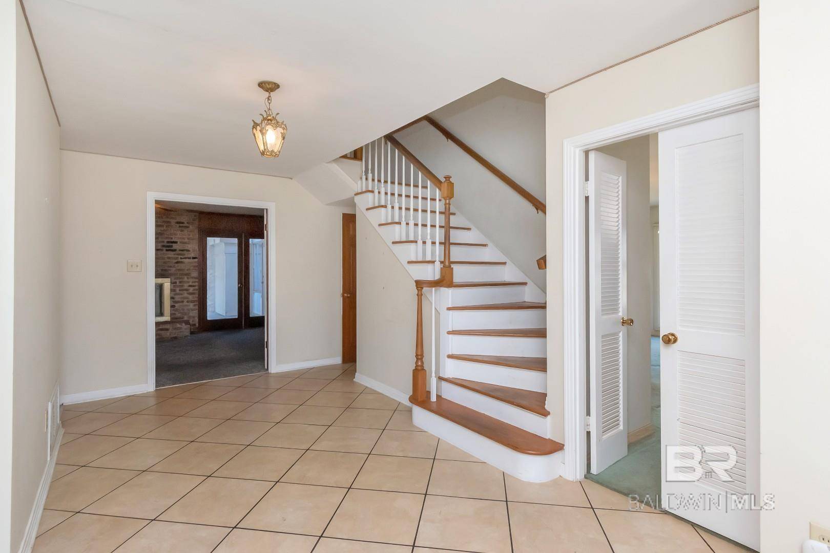 Mobile, AL 36608,4543 Kingsway Drive