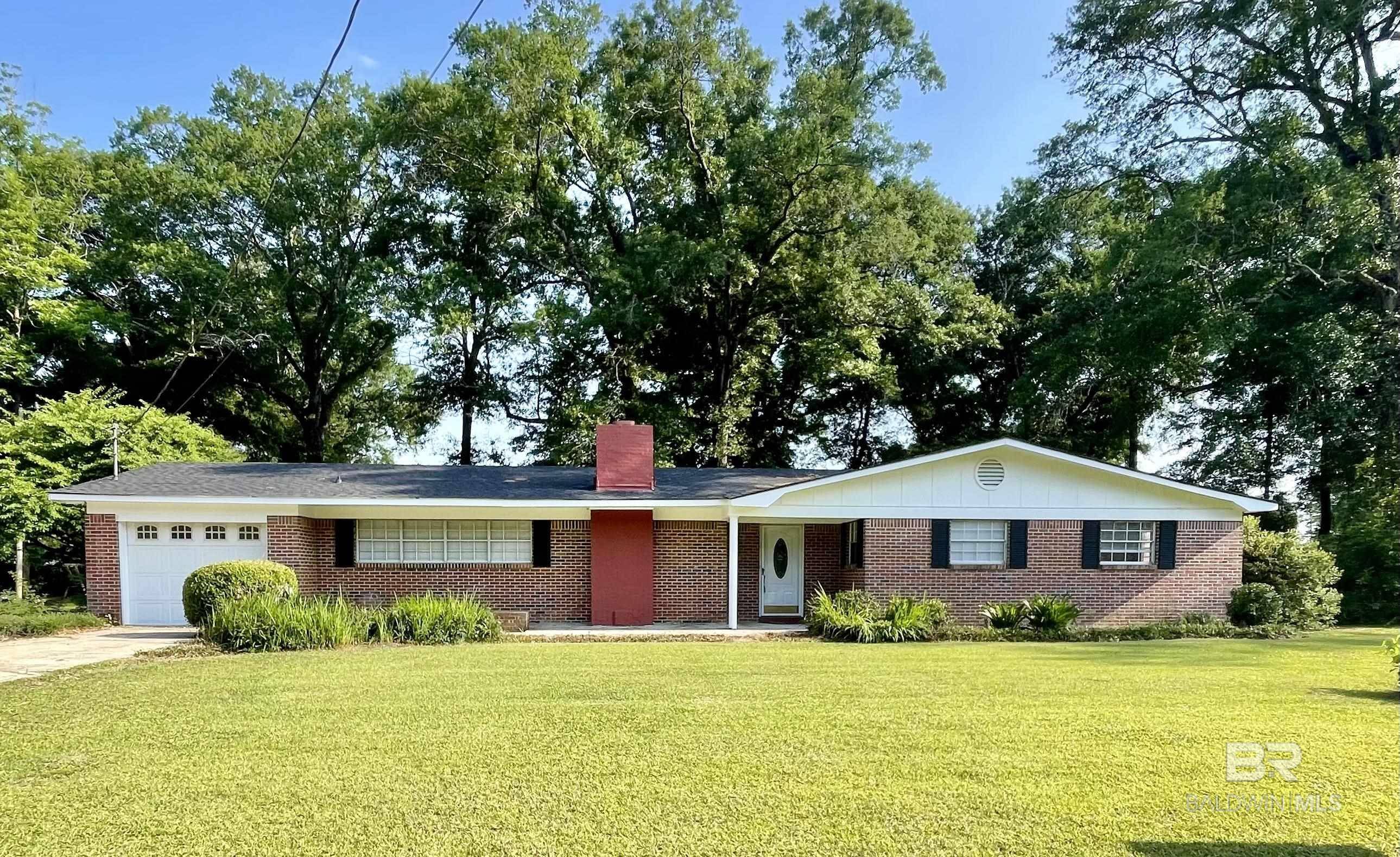 Brewton, AL 36426,98 White Street