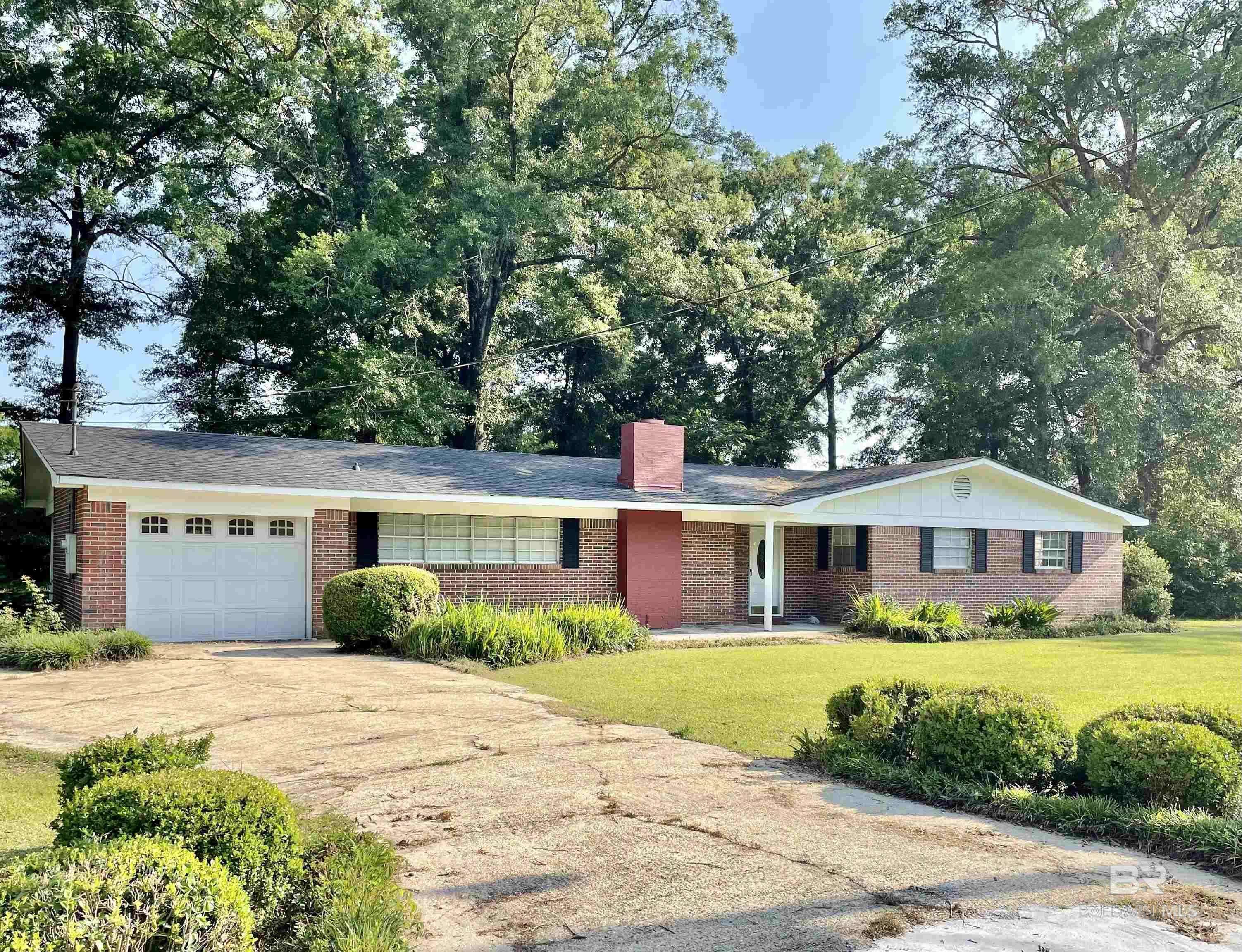 Brewton, AL 36426,98 White Street