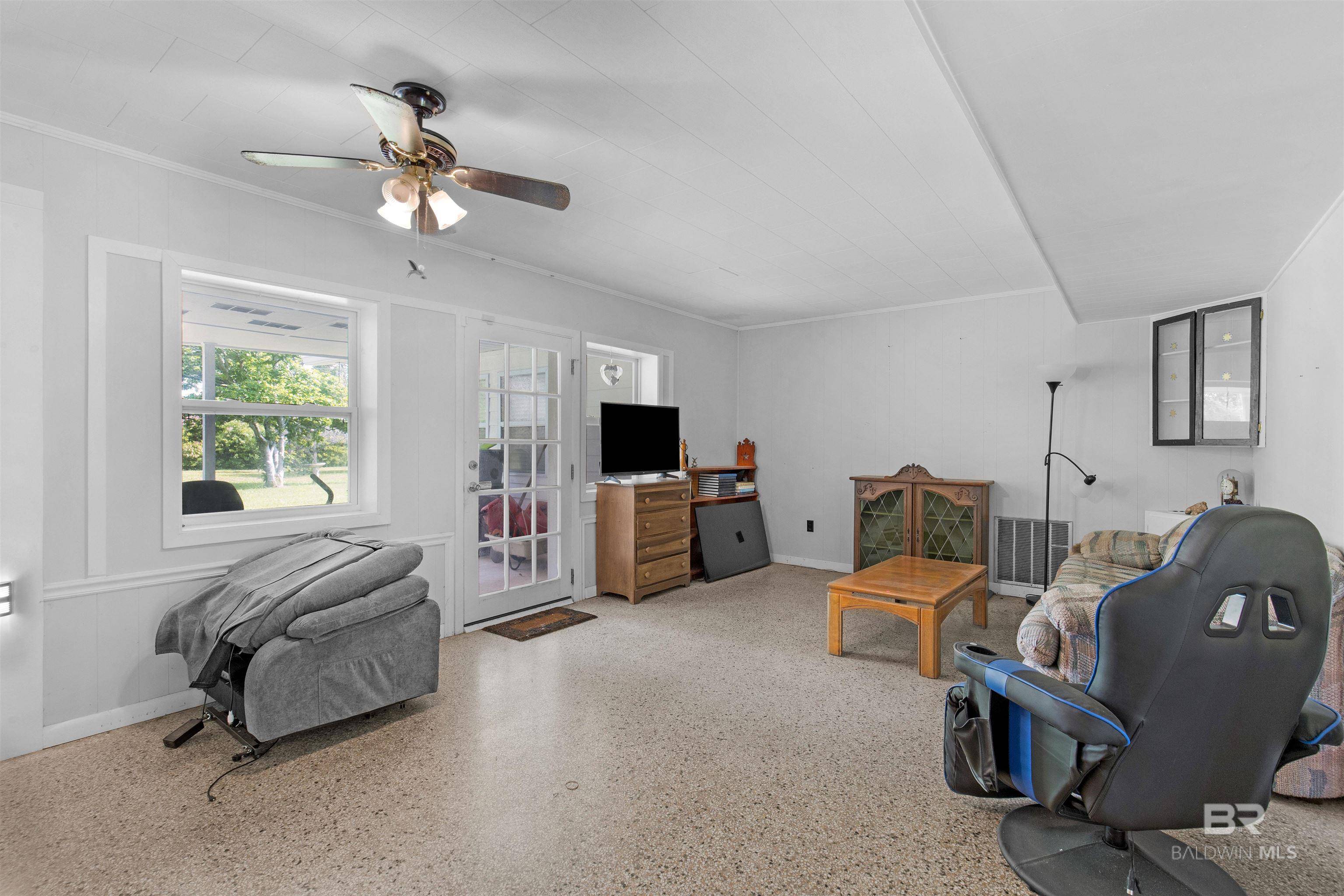 Foley, AL 36535,300 W Pedigo Avenue