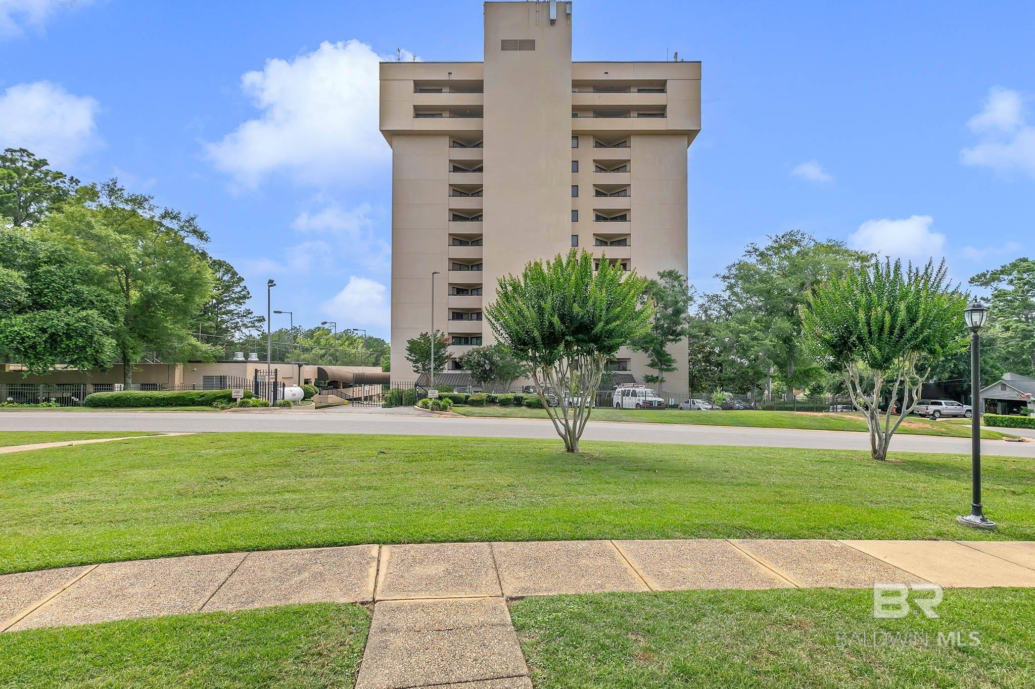 Daphne, AL 36526,100 Tower Drive #704