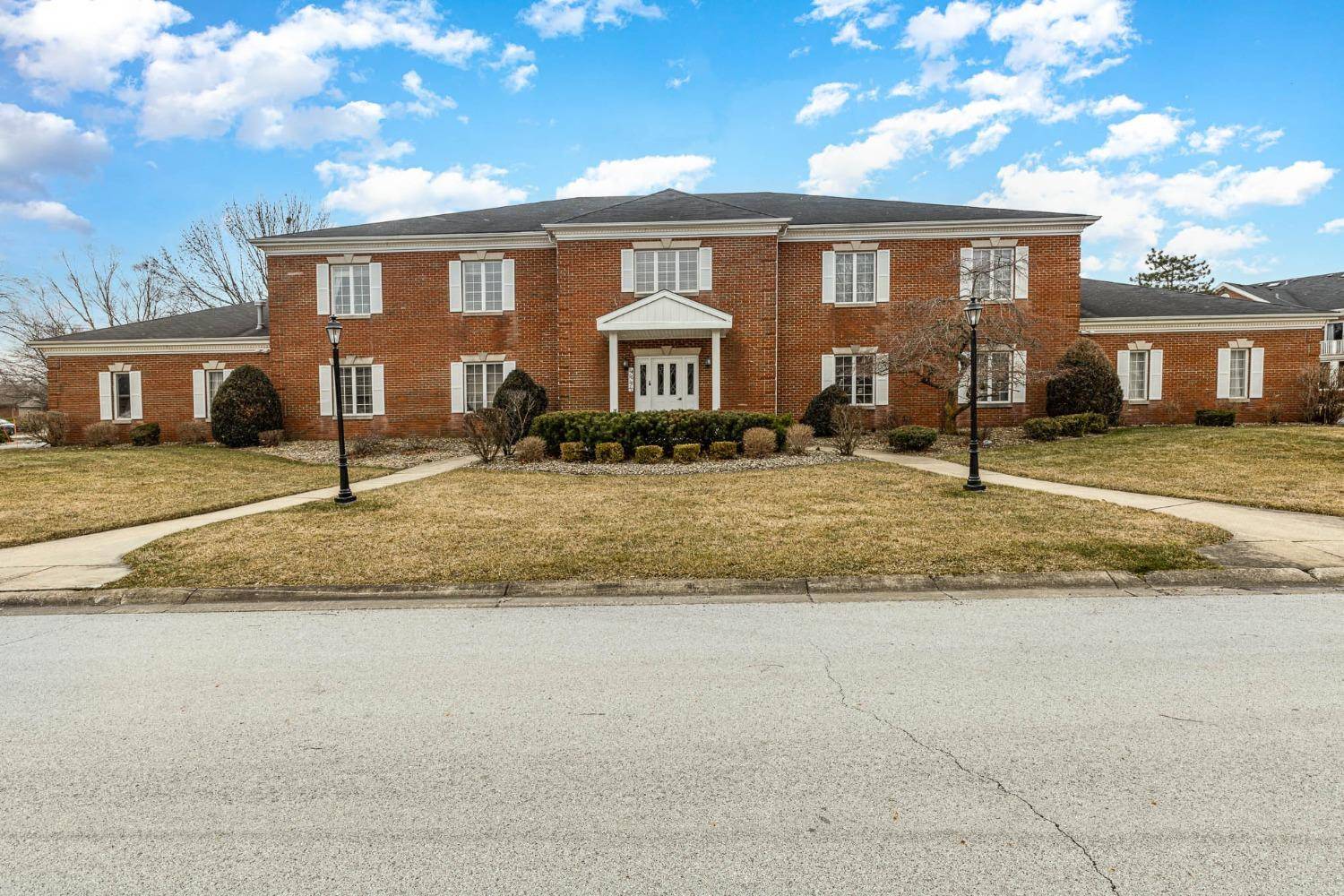 Schererville, IN 46375,18 Glen Eagles Drive