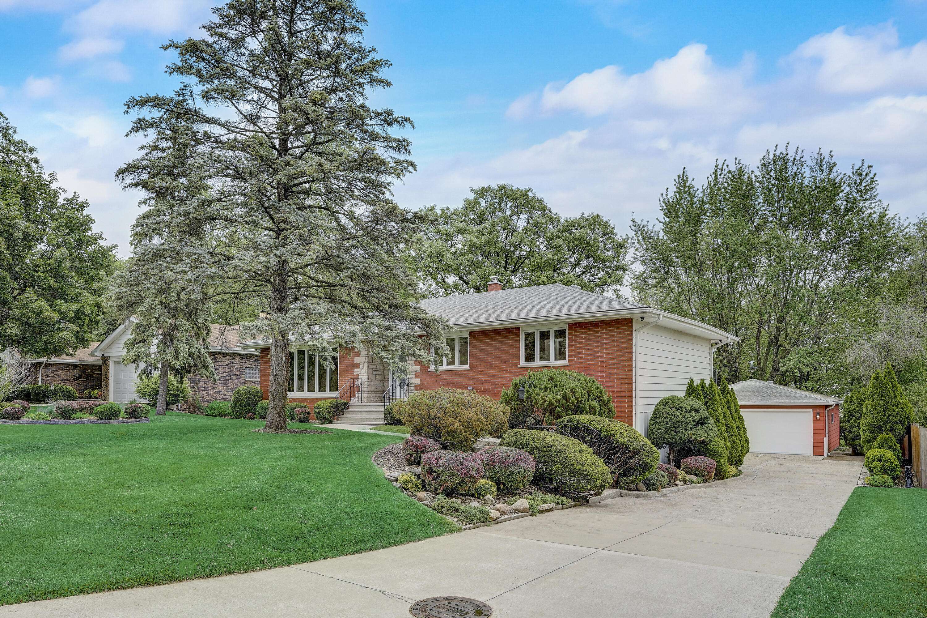 Schererville, IN 46375,2313 Crestview Drive