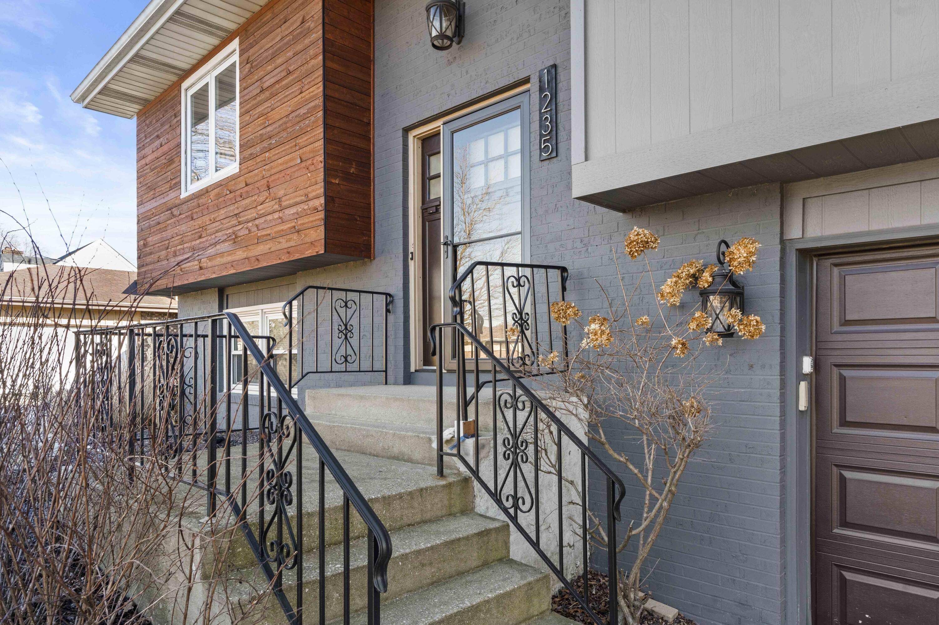 Schererville, IN 46375,1235 Woodhollow Court