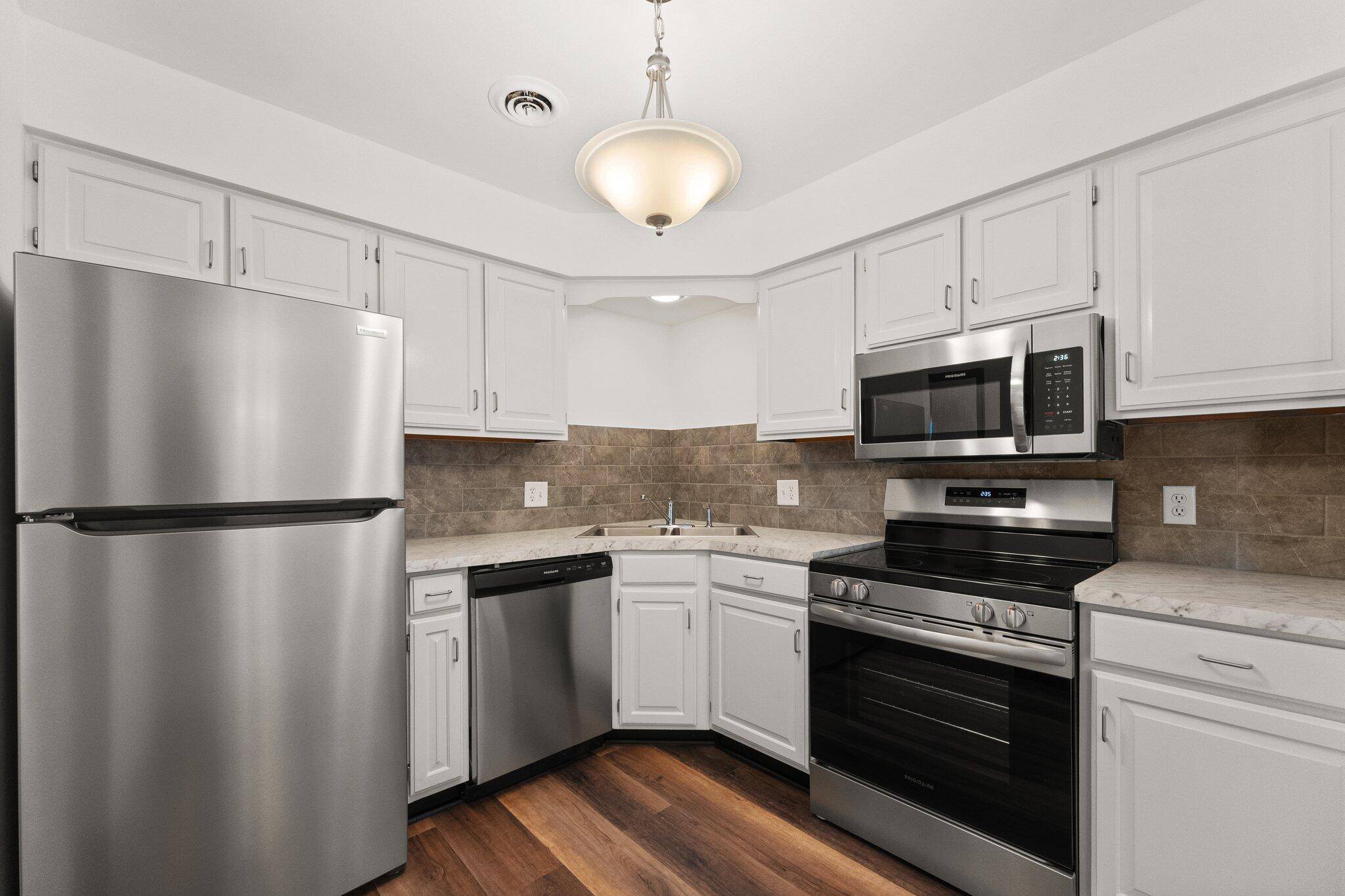 Griffith, IN 46319,931 W Glen Park Avenue #202
