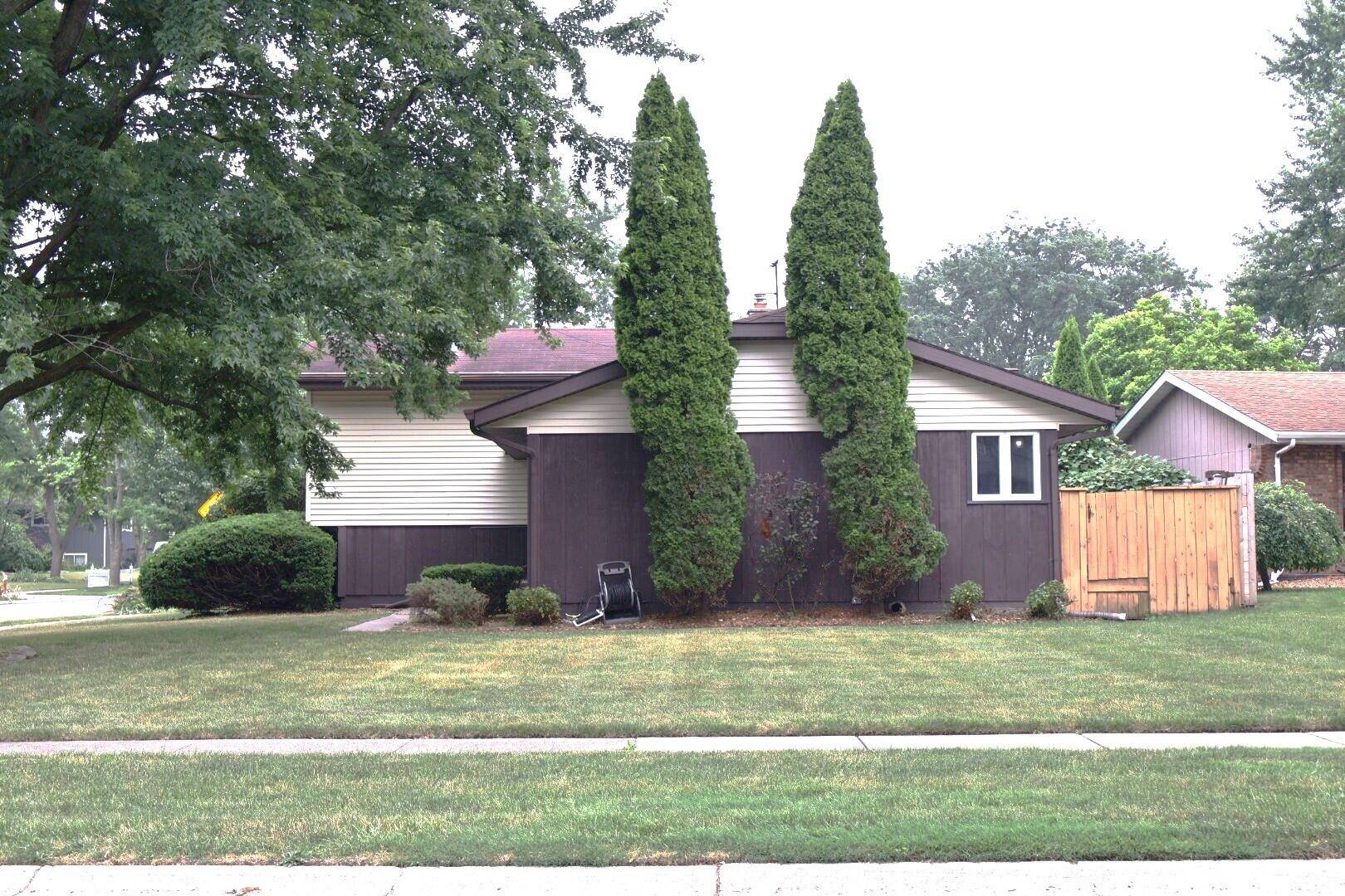 Munster, IN 46321,9421 Cottonwood Drive