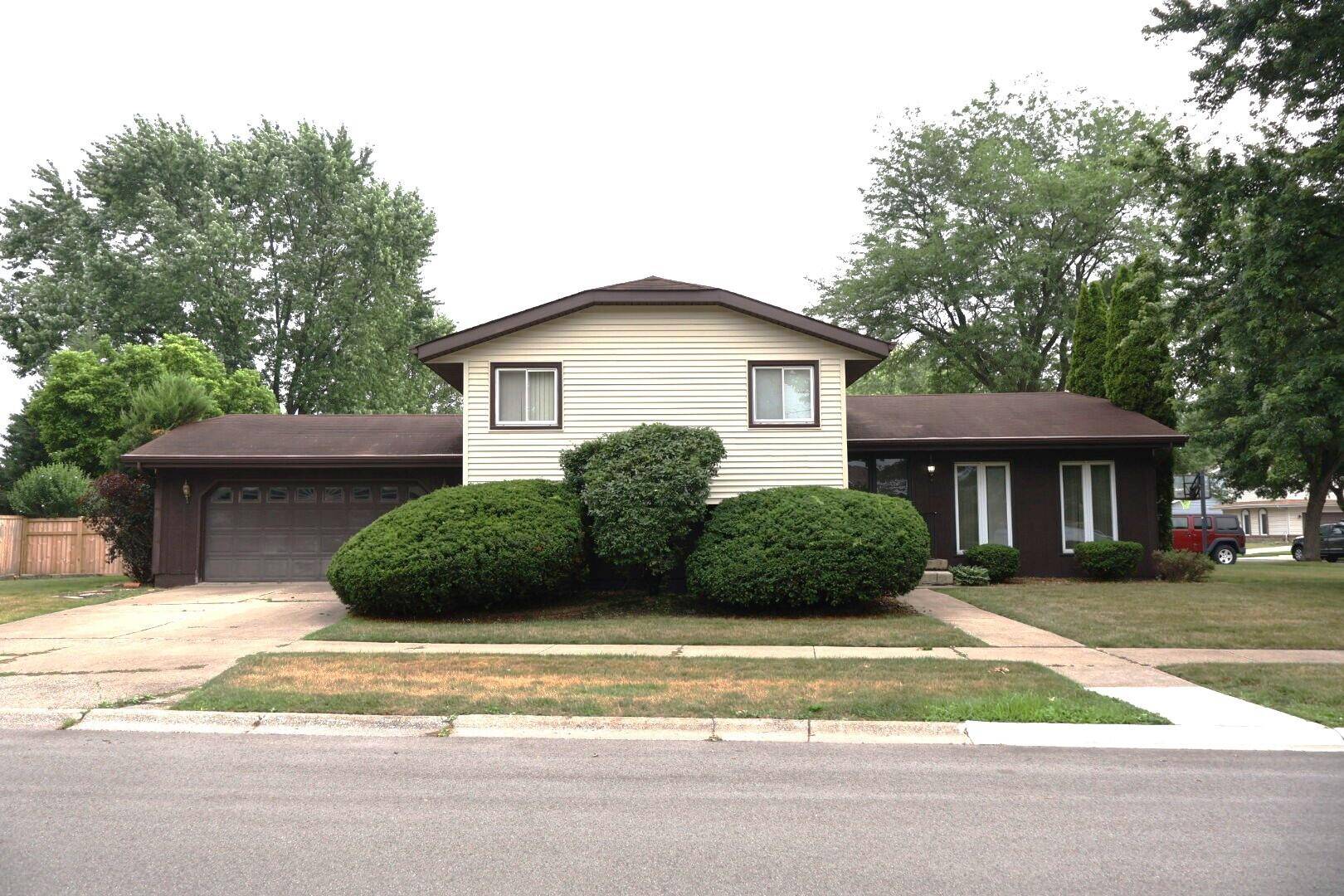 Munster, IN 46321,9421 Cottonwood Drive