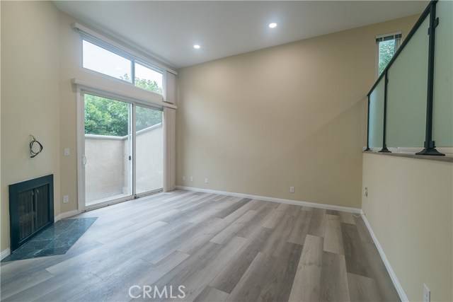 Chatsworth, CA 91311,21901 Lassen ST 126