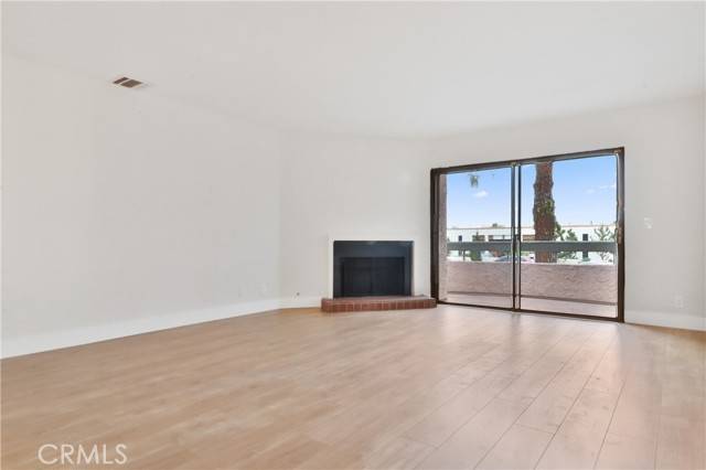 Chatsworth, CA 91311,9906 Owensmouth AVE 26