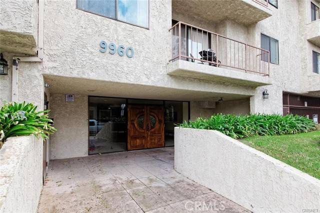 Chatsworth, CA 91311,9960 Owensmouth AVE 3