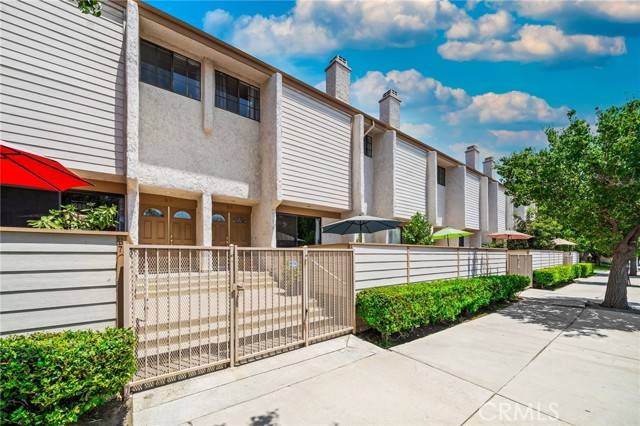 Chatsworth, CA 91311,21025 Lemarsh ST B8