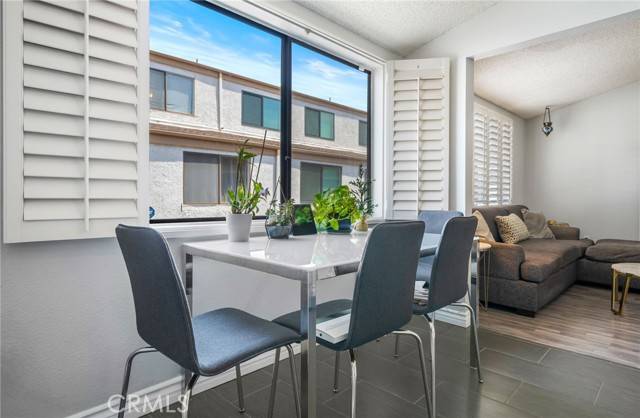 Chatsworth, CA 91311,21025 Lemarsh ST B8