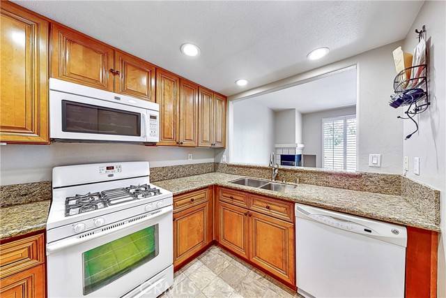 Chatsworth, CA 91311,22254 Shadow Valley CIR