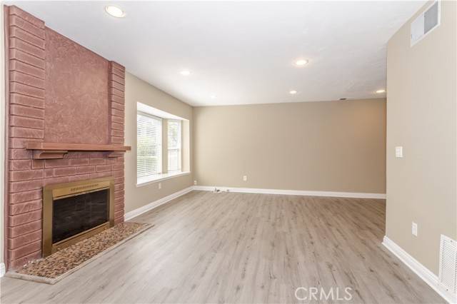 Chatsworth, CA 91311,20714 Devonshire ST C