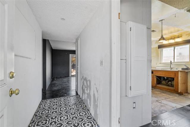 Chatsworth, CA 91311,10438 Remmet AVE