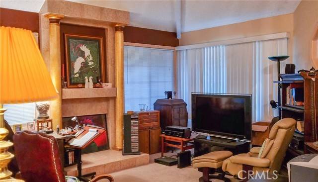 Chatsworth, CA 91311,10045 Hillview AVE