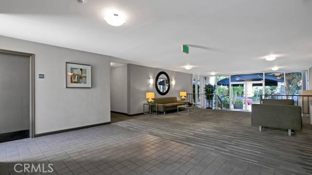 West Hollywood, CA 90069,927 N Kings RD 107