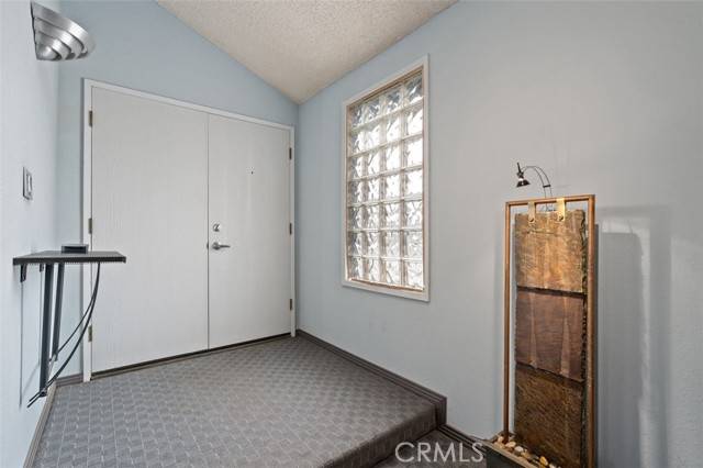 Chatsworth, CA 91311,21763 Vintage ST