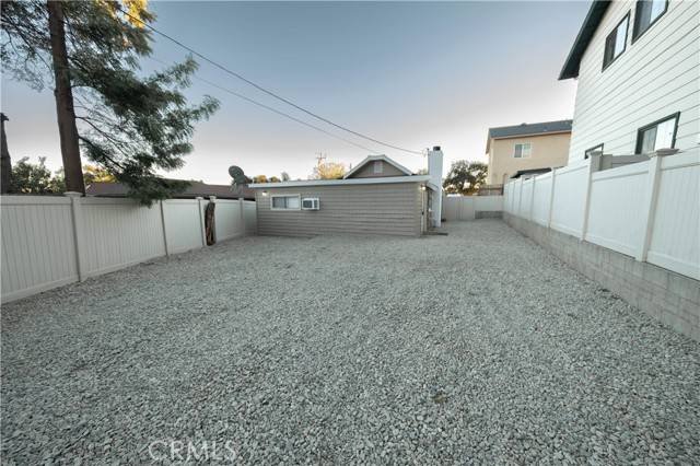 Chatsworth, CA 91311,23166 Smith RD