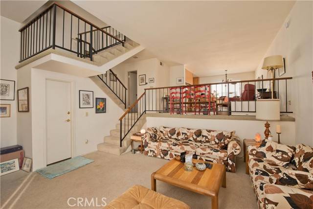 Chatsworth, CA 91311,10030 Owensmouth AVE 6