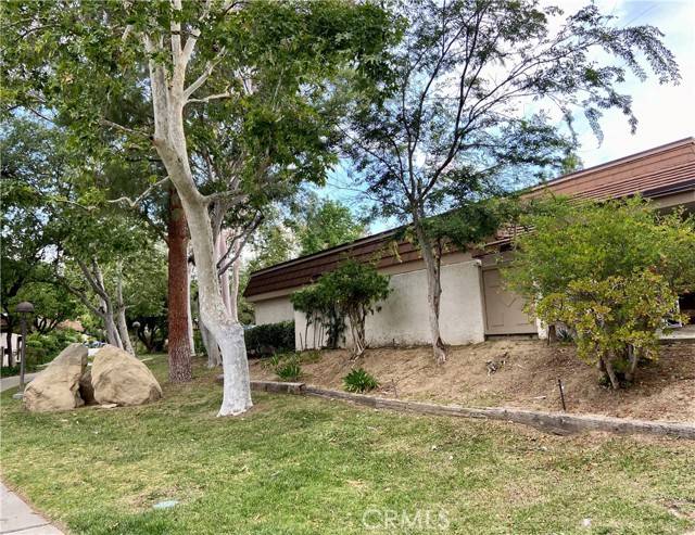 Chatsworth, CA 91311,10060 Larwin AVE 6