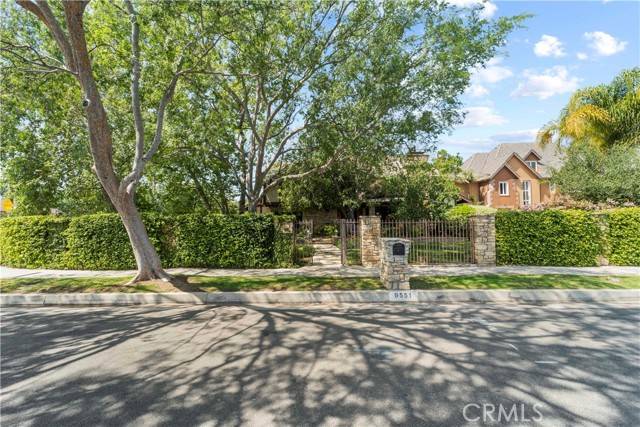 Chatsworth, CA 91311,9551 Baden AVE