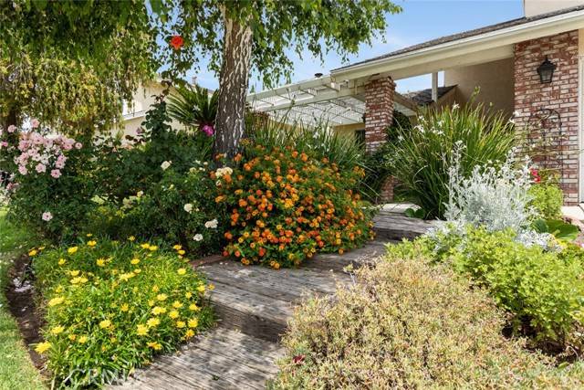 Chatsworth, CA 91311,10242 Glade AVE