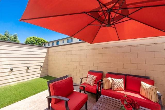 Chatsworth, CA 91311,21333 Lassen ST 44