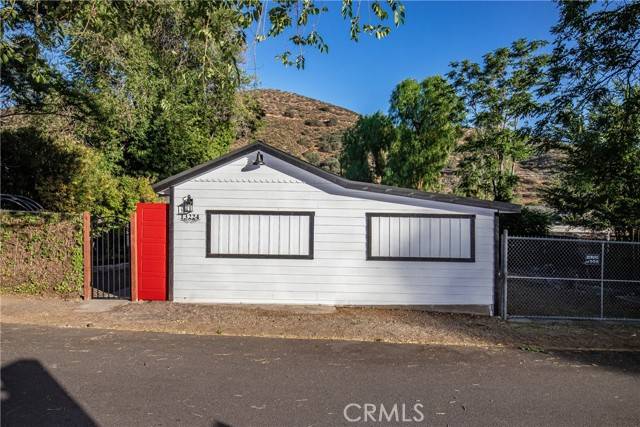 Agua Dulce, CA 91390,13224 Chrisco ST