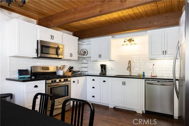 Big Bear Lake, CA 92315,428 Crater Lake RD