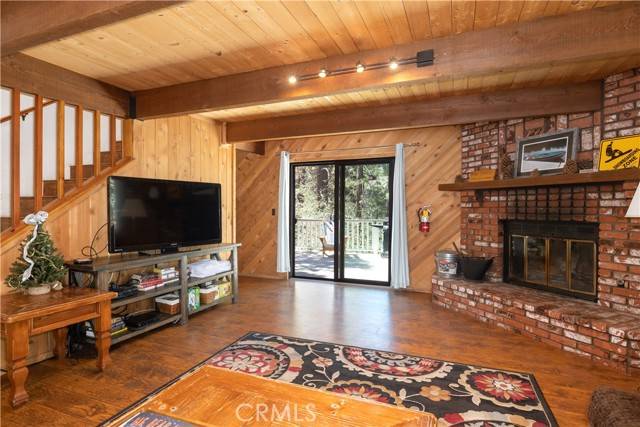 Big Bear Lake, CA 92315,428 Crater Lake RD